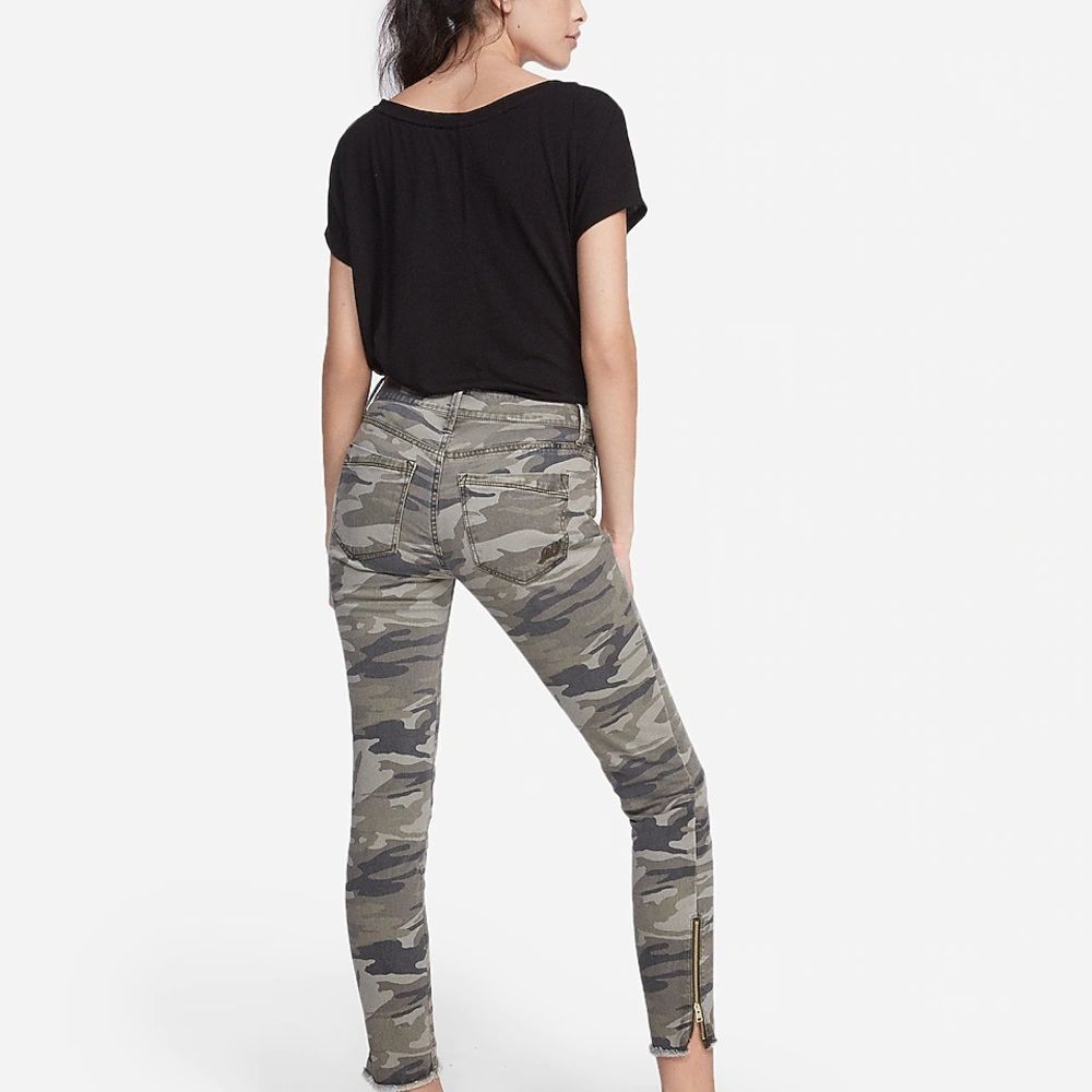 [Express] Mid Rise Camo Print Ankle Leggings Sz: 2R